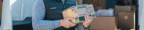 pakpakgo's employee delivering products to customers