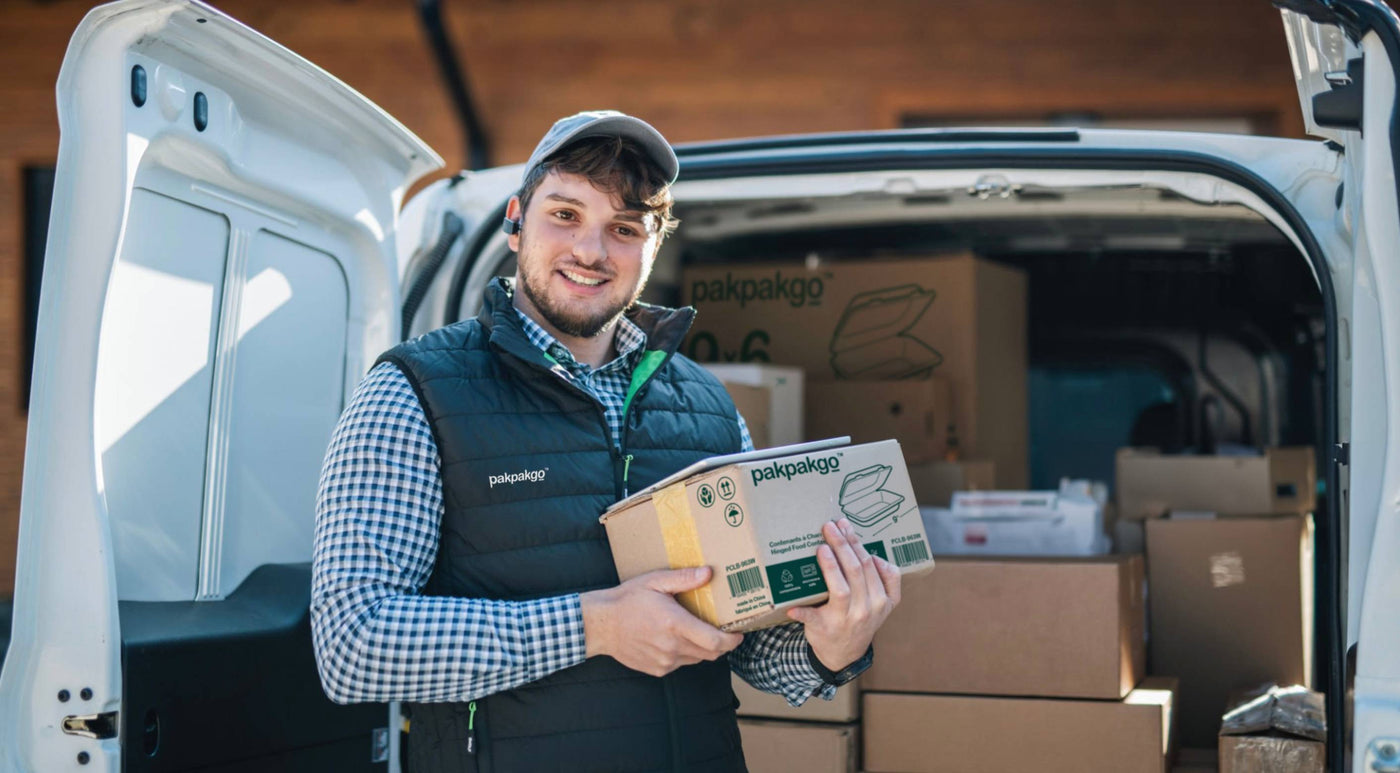 pakpakgo's employee delivering products to customers