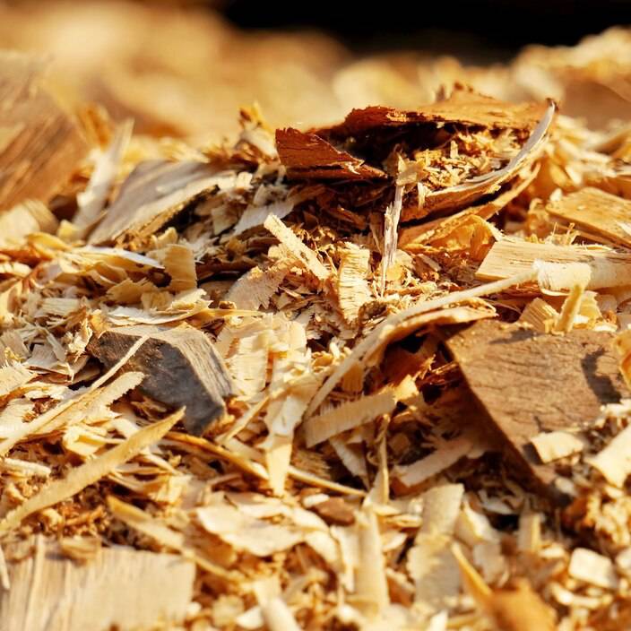 a close-up view of wood shavings, wood chips and wood fibres